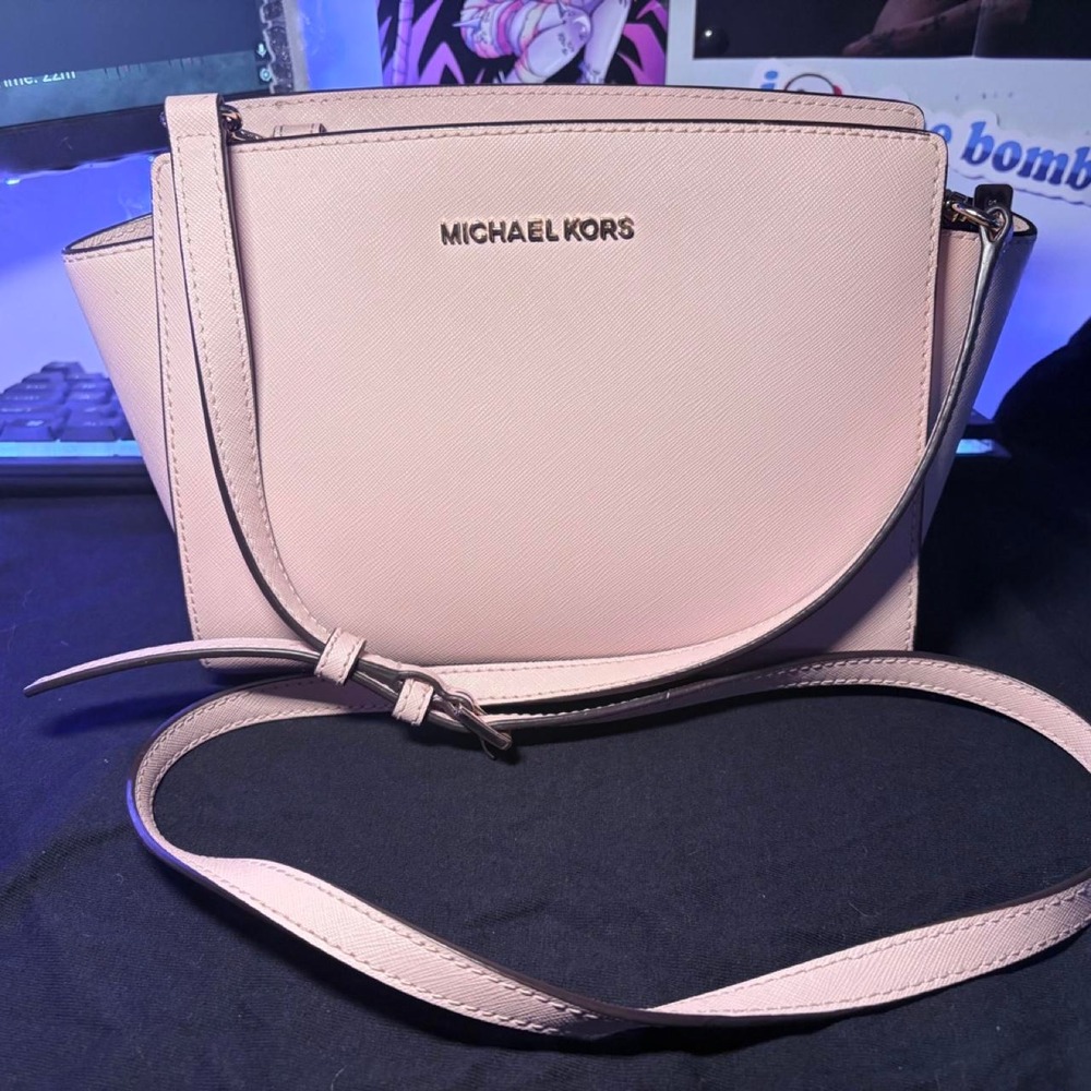 Michael Kors MK Selma Messenger Crossbody Purse